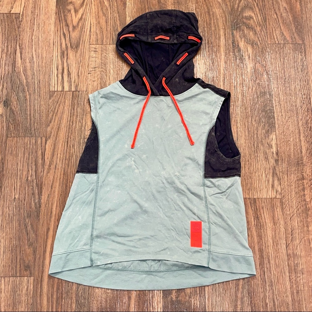 Womens Under Armour Size S Run Tank